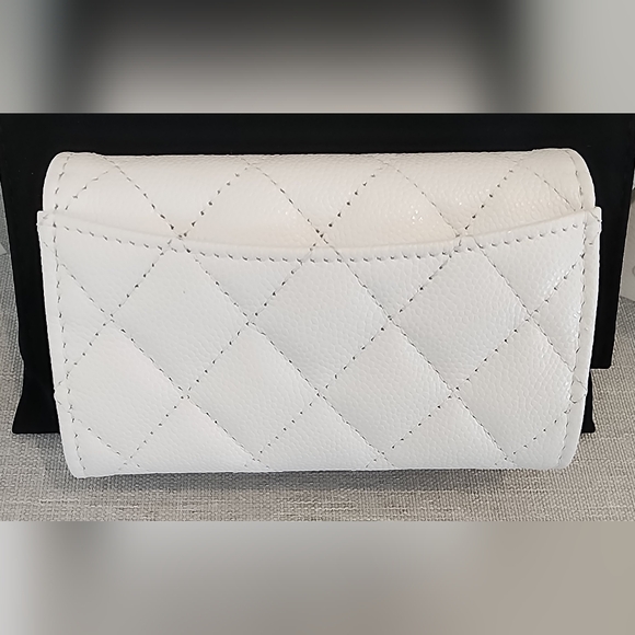 Chanel white card holder wallet with tags - Picture 3 of 9
